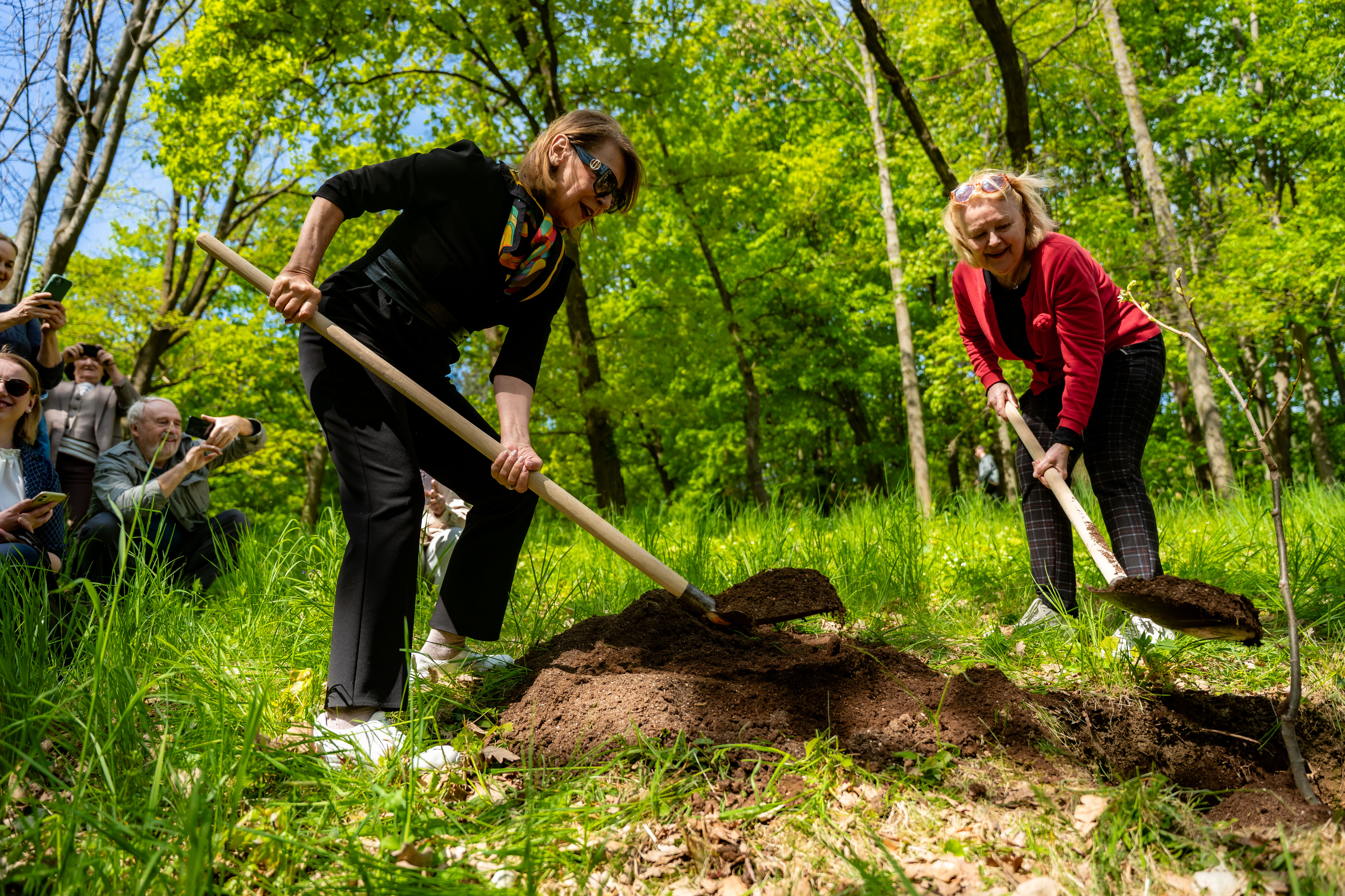 Slavnostne zasadenie stromu do Aleje vyznamnych osobnosti Botanickej zahrady UPJS-1-25